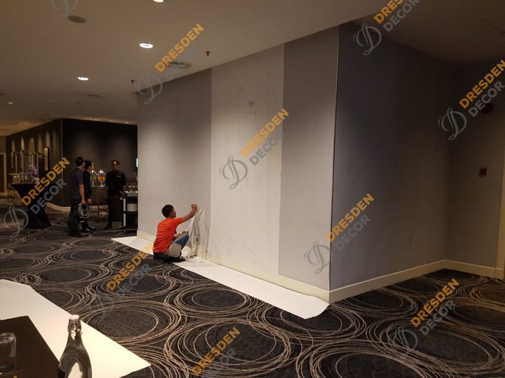 Wallpaper installation in progress
