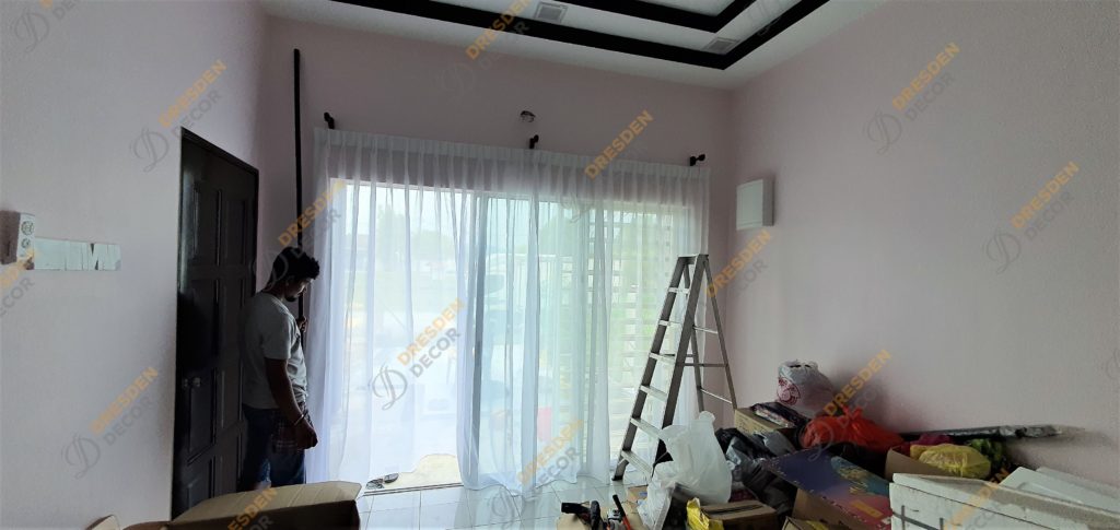 Curtain's sheer installed